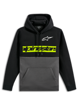 Alpinestars Parallel Hoodie, casual color-blocked fleece trui, zwarte bovenkant en mouwen met gunmetal grijze onderkant, wit Astars-logo op de borst, opvallende geelgroene horizontale balk met zwart Alpinestars-woordlogo, capuchon met trekkoord en kangoeroezak aan de voorkant