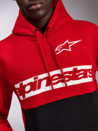 Alpinestars Parallel Hoodie, rood en zwart kleurgeblokkeerd fleece, met een wit Astars-logo en rood Alpinestars-woordmerk op een witte borstband, capuchon met trekkoord, casual motorsport-geïnspireerde streetwear