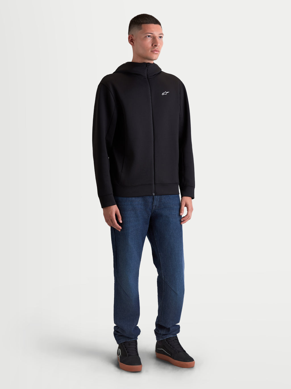 Alpinestars Cypher Kapuzenpullover, Herren-Sportswear-Kapuzenjacke in Schwarz mit Reißverschluss, hohem Kragen, Mesh-gefütterter Kapuze, kleinem weißem Astars-Logo auf der Brust und Nahttaschen, hochwertige Tri-Blend-Konstruktion für den Alltag.