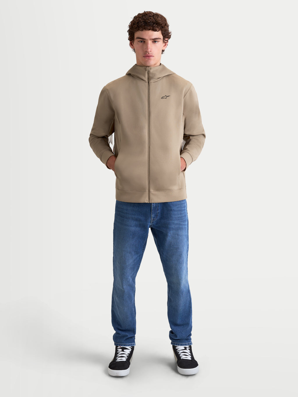 Alpinestars Cypher hoodie, heren-fleecevest met volledige rits in putty beige, met een capuchon met hoge hals en onopvallende zijzakken, motorsport-geïnspireerde casual sportswear met een klein zwart logo op de borst.