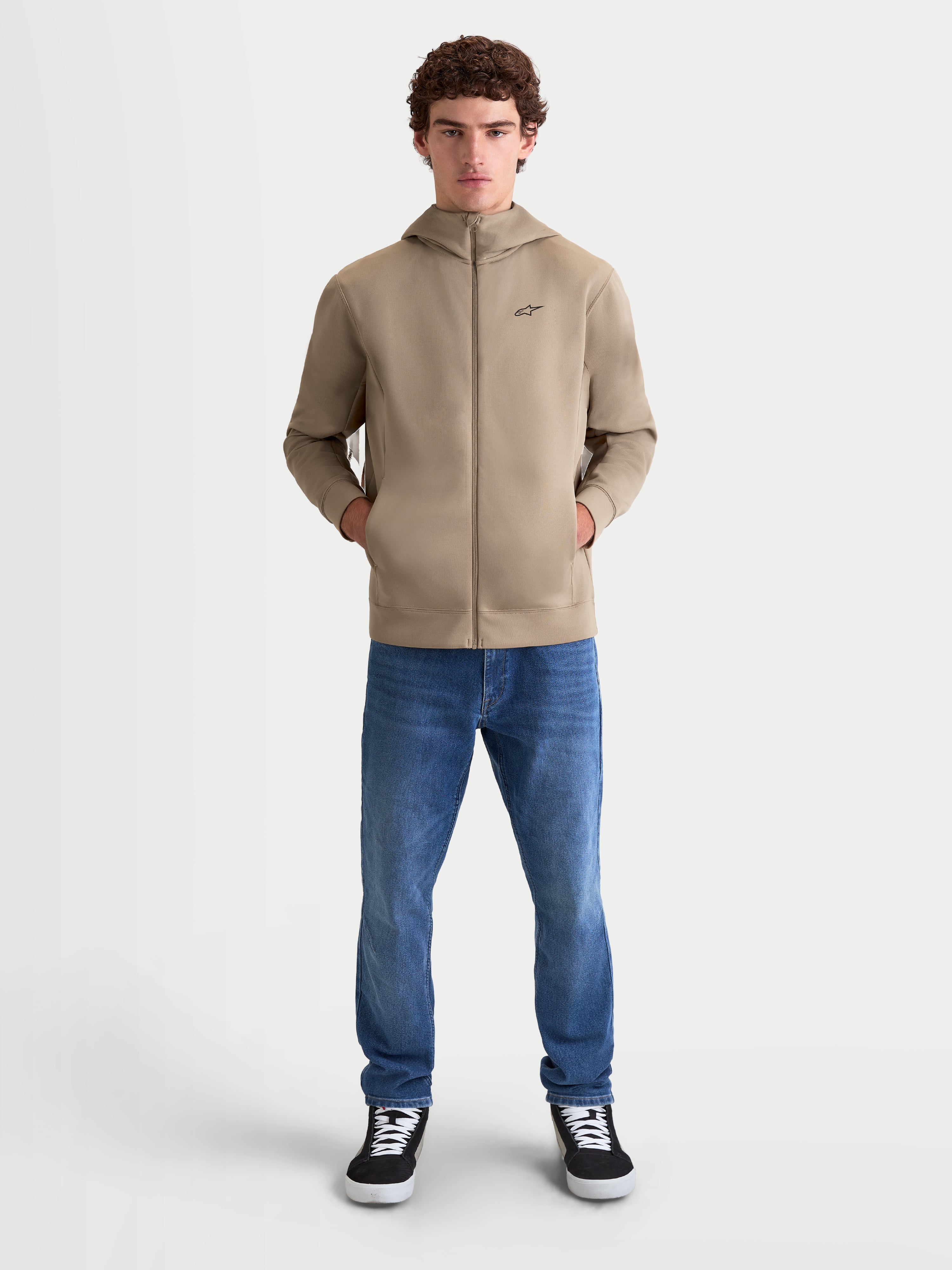 Alpinestars Cypher hoodie, heren-fleecevest met volledige rits in putty beige, met een capuchon met hoge hals en onopvallende zijzakken, motorsport-geïnspireerde casual sportswear met een klein zwart logo op de borst.