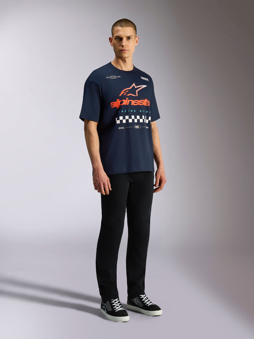 Alpinestars Aplomb Oversized CSF Tee, T-shirt met korte mouwen, navy, groot oranje en wit Astars-logo met geblokte graphic, casual streetwear geïnspireerd op de motorsport