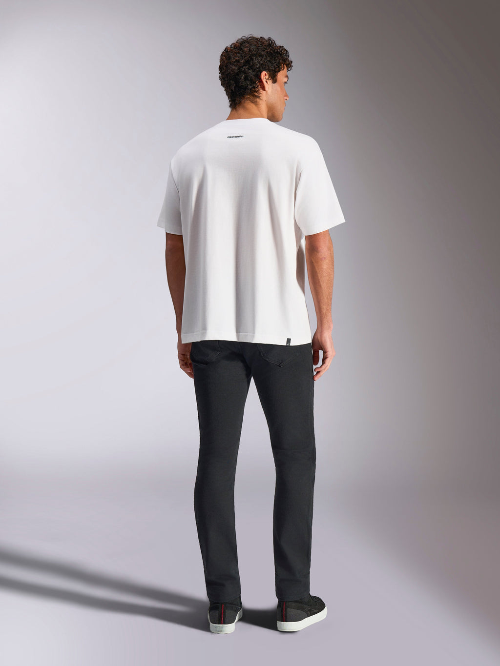 Alpinestars Focused Oversized CSF Tee, T-shirt met korte mouwen, wit, met een klein Alpinestars-woordlogo op de bovenrug, oversized relaxte pasvorm, casual motorsport streetwear
