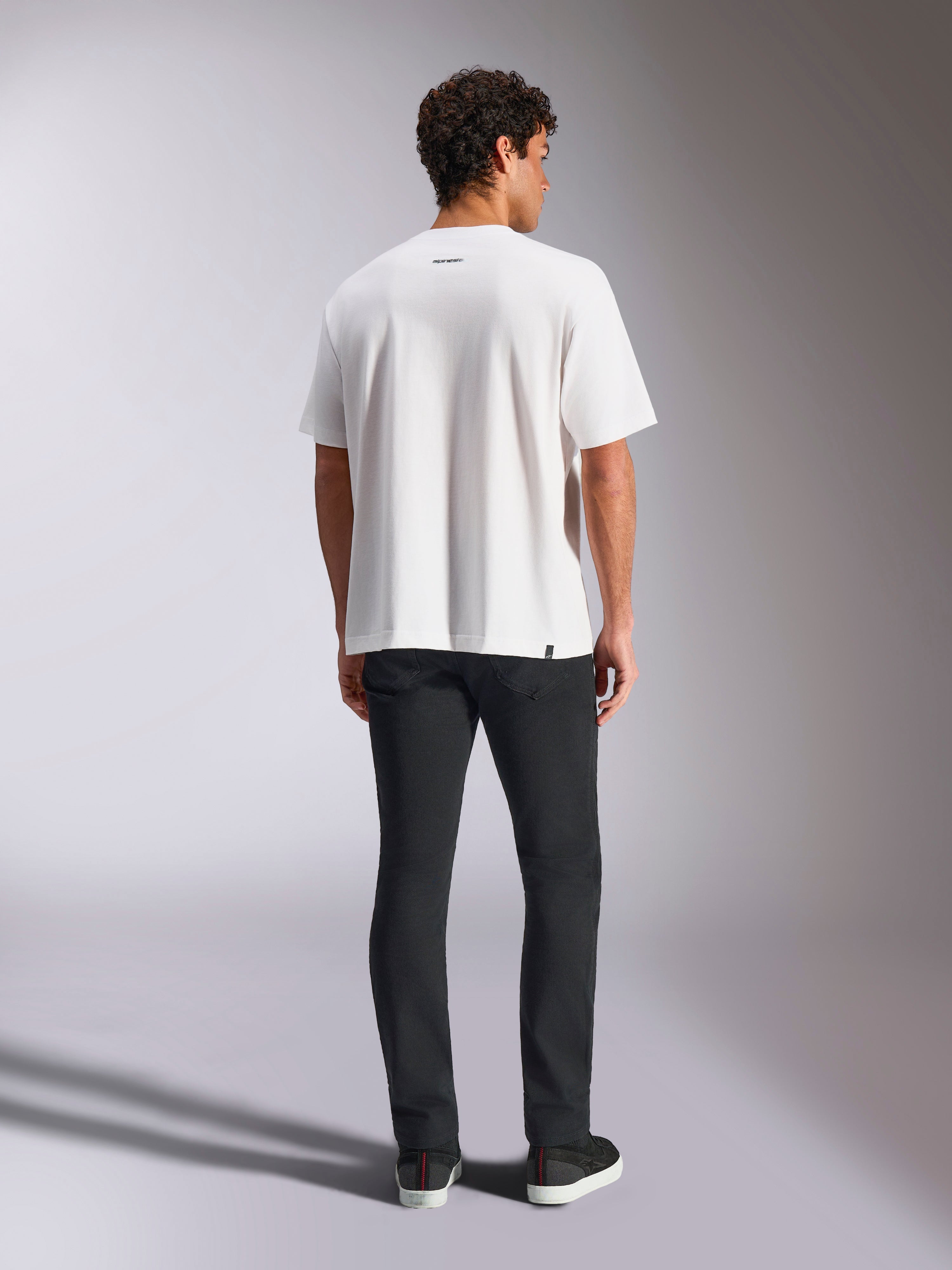 Alpinestars Focused Oversized CSF Tee, T-shirt met korte mouwen, wit, met een klein Alpinestars-woordlogo op de bovenrug, oversized relaxte pasvorm, casual motorsport streetwear