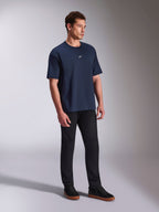 Alpinestars Focused Oversized CSF T-shirt, T-shirt met korte mouwen, marineblauw, klein wit Astars-logo op de borst, oversized silhouet, casual lifestyle streetwear gedragen met een zwarte broek en sneakers