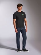 Alpinestars Angler CSF Tee, t-shirt met korte mouwen, zwart, levendig meerkleurig Astars-logo op de borst, casual motorsport streetwear