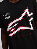 Alpinestars Authority CSF Tee, T-shirt met korte mouwen, zwart, groot wit Astars-logo met rode omtrek, tekst 'Alpinestars Protects' en 'Racing Ahead', casual motorsport streetwear