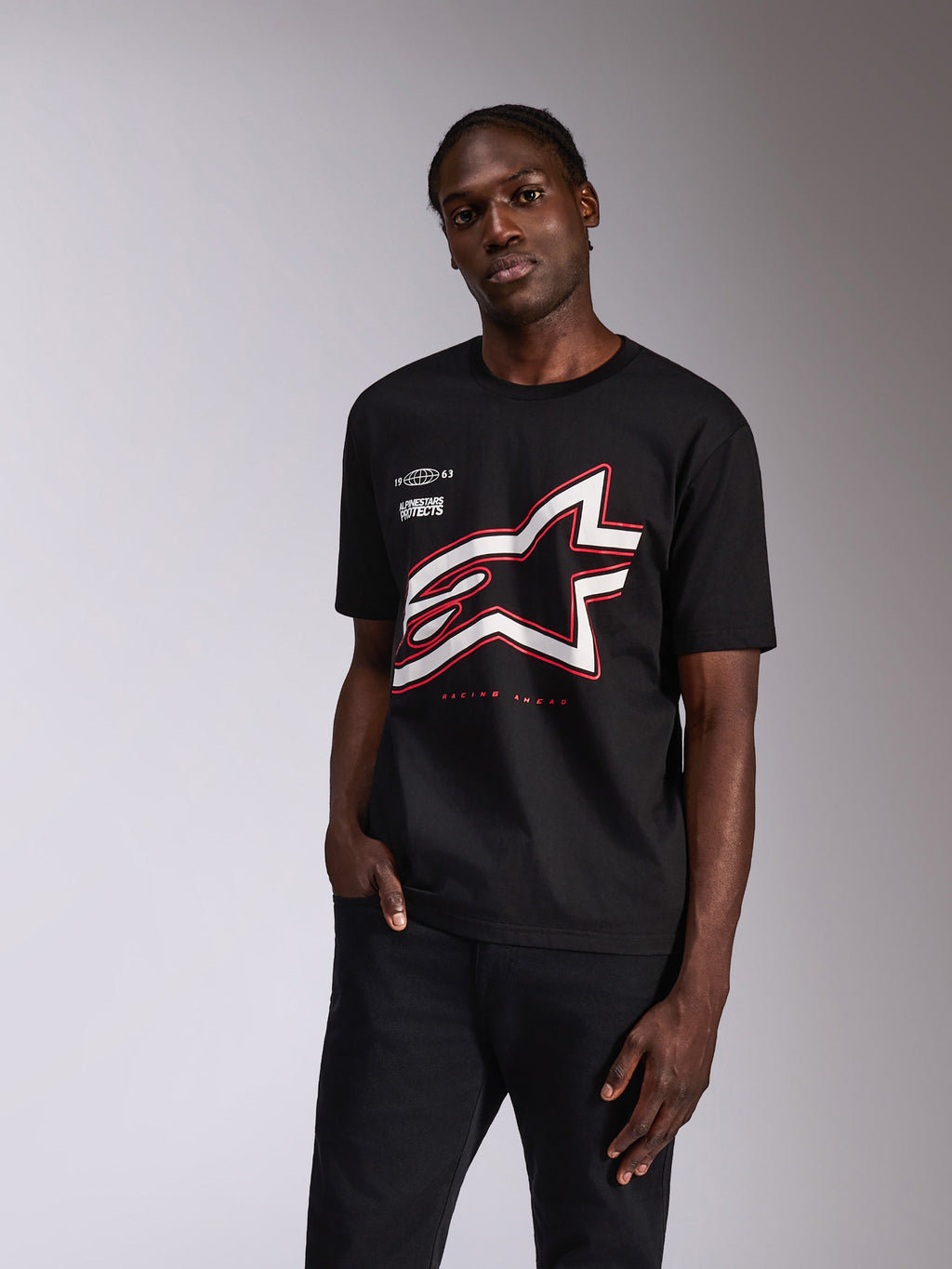 Alpinestars Authority CSF Tee, T-shirt met korte mouwen, zwart, groot wit Astars-logo met rode omtrek, casual motorsport streetwear