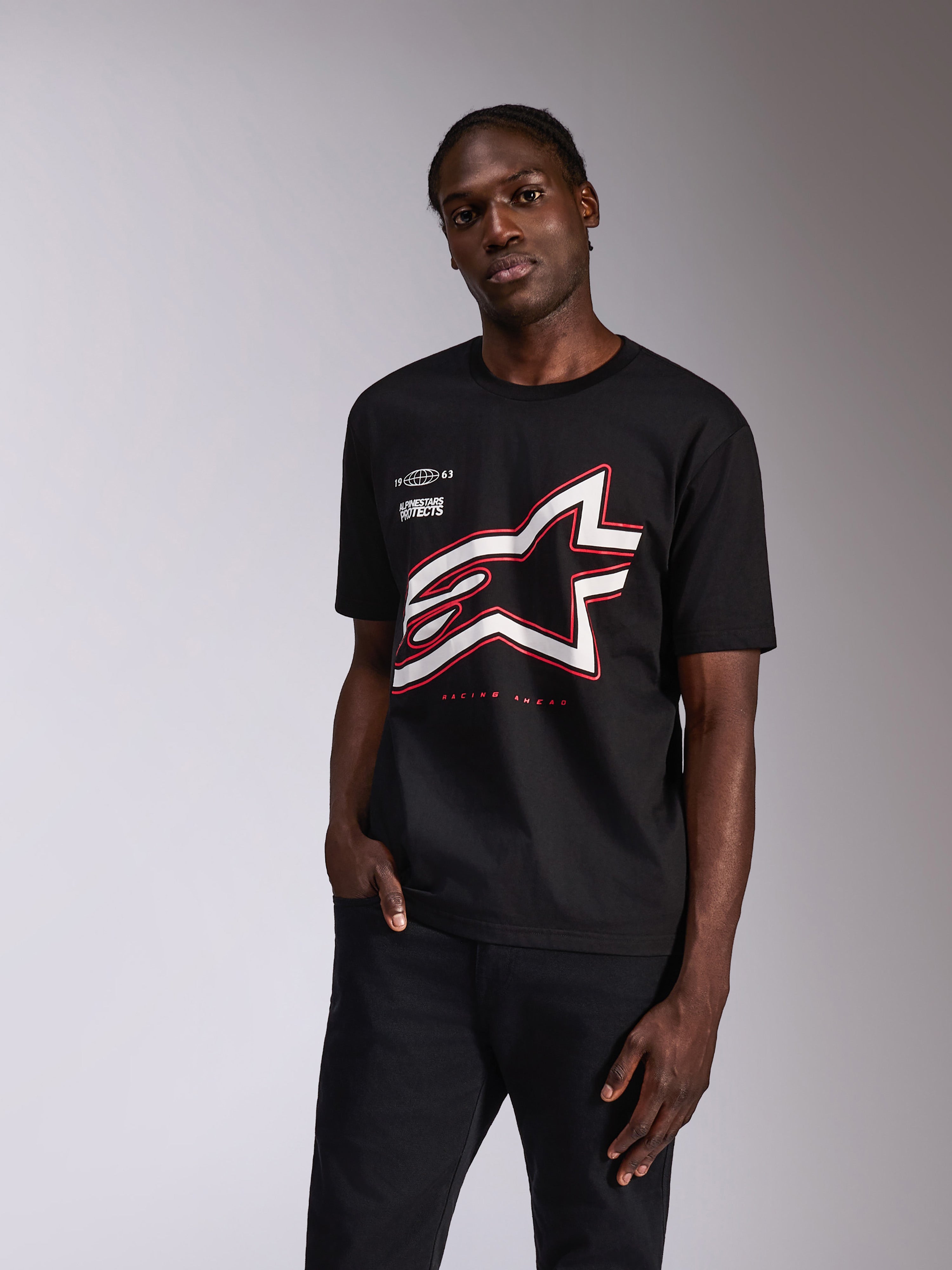 Alpinestars Authority CSF Tee, T-shirt met korte mouwen, zwart, groot wit Astars-logo met rode omtrek, casual motorsport streetwear