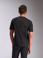 Alpinestars Trifecta CSF Tee, T-shirt met korte mouwen, zwart, achteraanzicht op model, casual motorsport-geïnspireerde streetwear