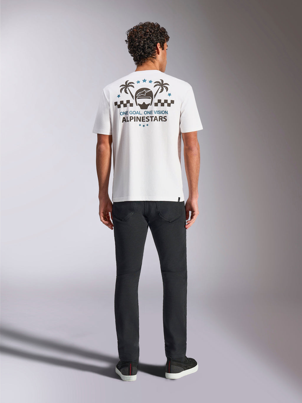 Alpinestars Order CSF Tee, wit T-shirt met korte mouwen, achteraanzicht met grafische print van helm en palmbomen, geblokt patroon en Alpinestars-branding, casual motorsport sportkleding