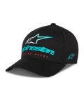 Alpinestars Instinct pet, zwarte baseballpet met gebogen klep, petrolblauw Alpinestars-logo en gestreepte ster op de voorzijde, rode 'Racing Ahead' tekst, petrolblauw geborduurd logo op de zijkant, casual motorsport hoofdbedekking.