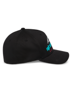 Alpinestars Instinct Pet, gestructureerde baseballcap, zwart, zijprofiel met gebogen klep en Astars-logo met kleurverloop, casual motorsport streetwear