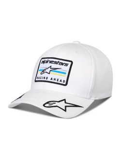 Alpinestars Surpass Pet, witte baseballcap met gebogen klep, gestructureerde kroon, voorzien van geborduurde patch met Astars-logo en 'RACING AHEAD' tekst op de voorkant, extra ster-logo op de klep, casual motorsport-geïnspireerde hoofdbedekking