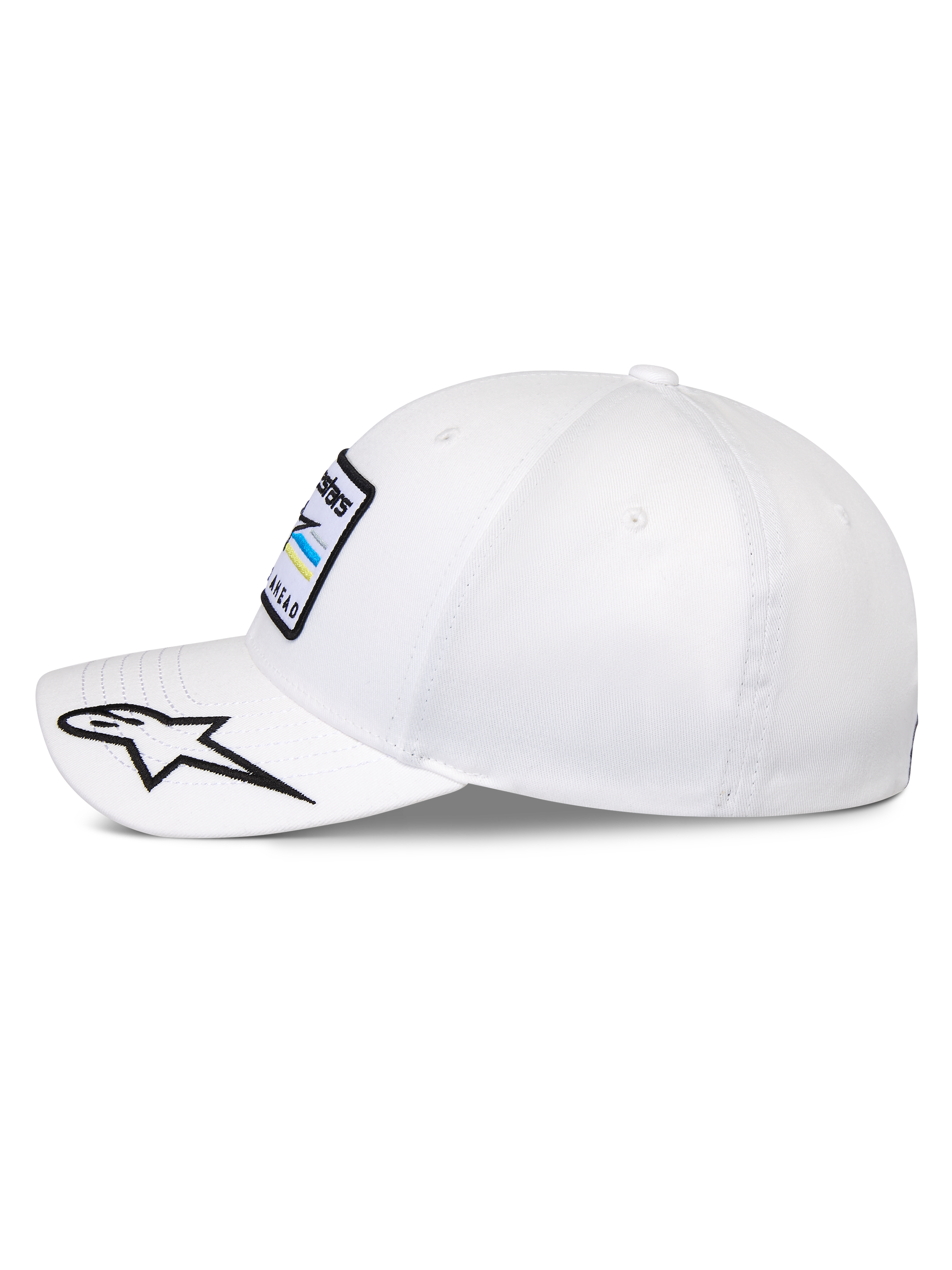 Alpinestars Surpass pet, witte gestructureerde baseballpet, gebogen klep met geborduurd zwart-wit sterlogo, zijprofiel met weergave van de Astars-logopatch op de voorkant, casual motorsport-geïnspireerde hoofdbedekking