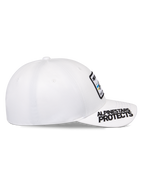 Alpinestars Surpass pet, wit, gebogen klep met zwart 'ALPINESTARS PROTECTS' borduurwerk, gestructureerde kroon met logo-patch op de voorkant, casual sportswear baseballcap