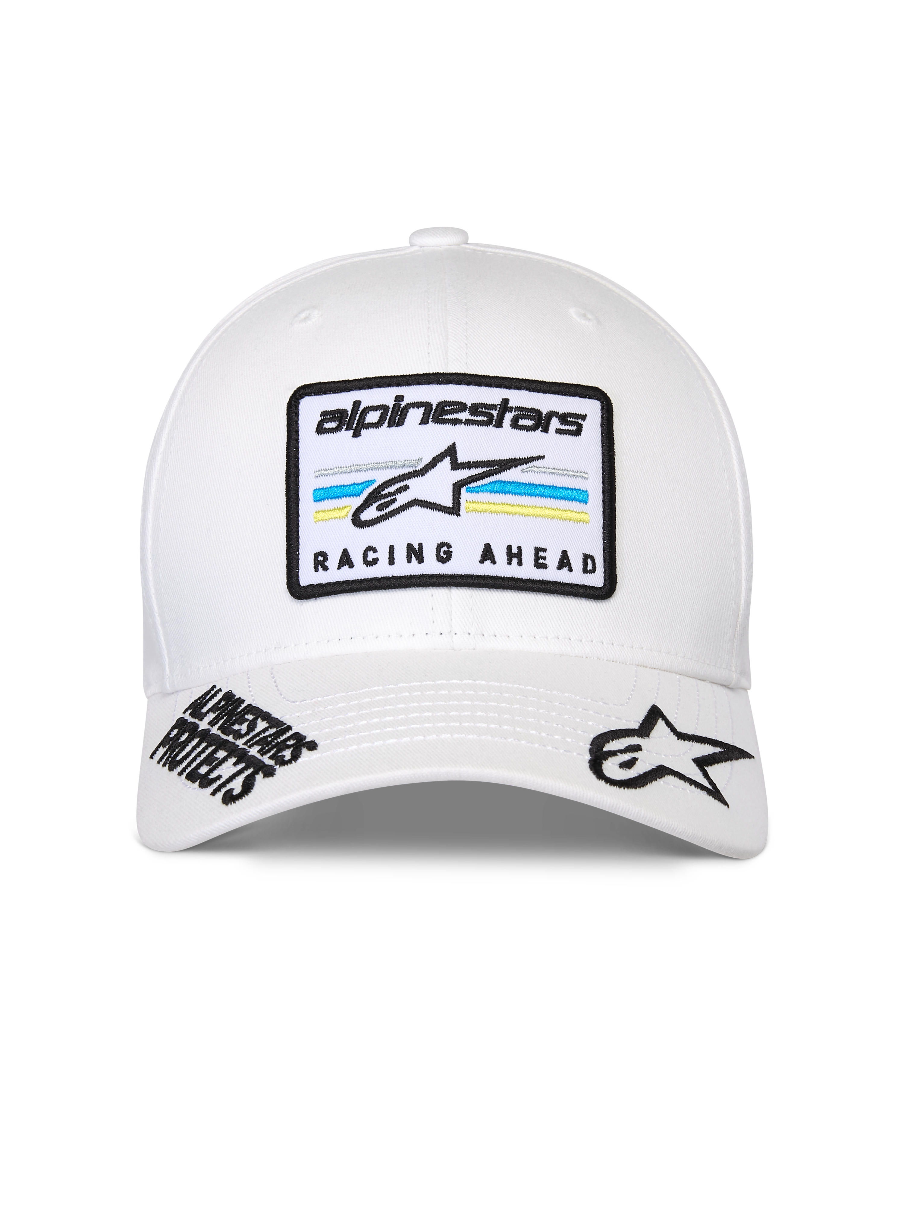 Alpinestars Surpass pet, witte baseballcap, gebogen klep met gestructureerde kroon, centrale patch aan de voorzijde met 'alpinestars' merknaam en 'RACING AHEAD' tekst boven blauwe en gele strepen, zwart geborduurde logo's op de klep, casual motorsport hoofdbedekking