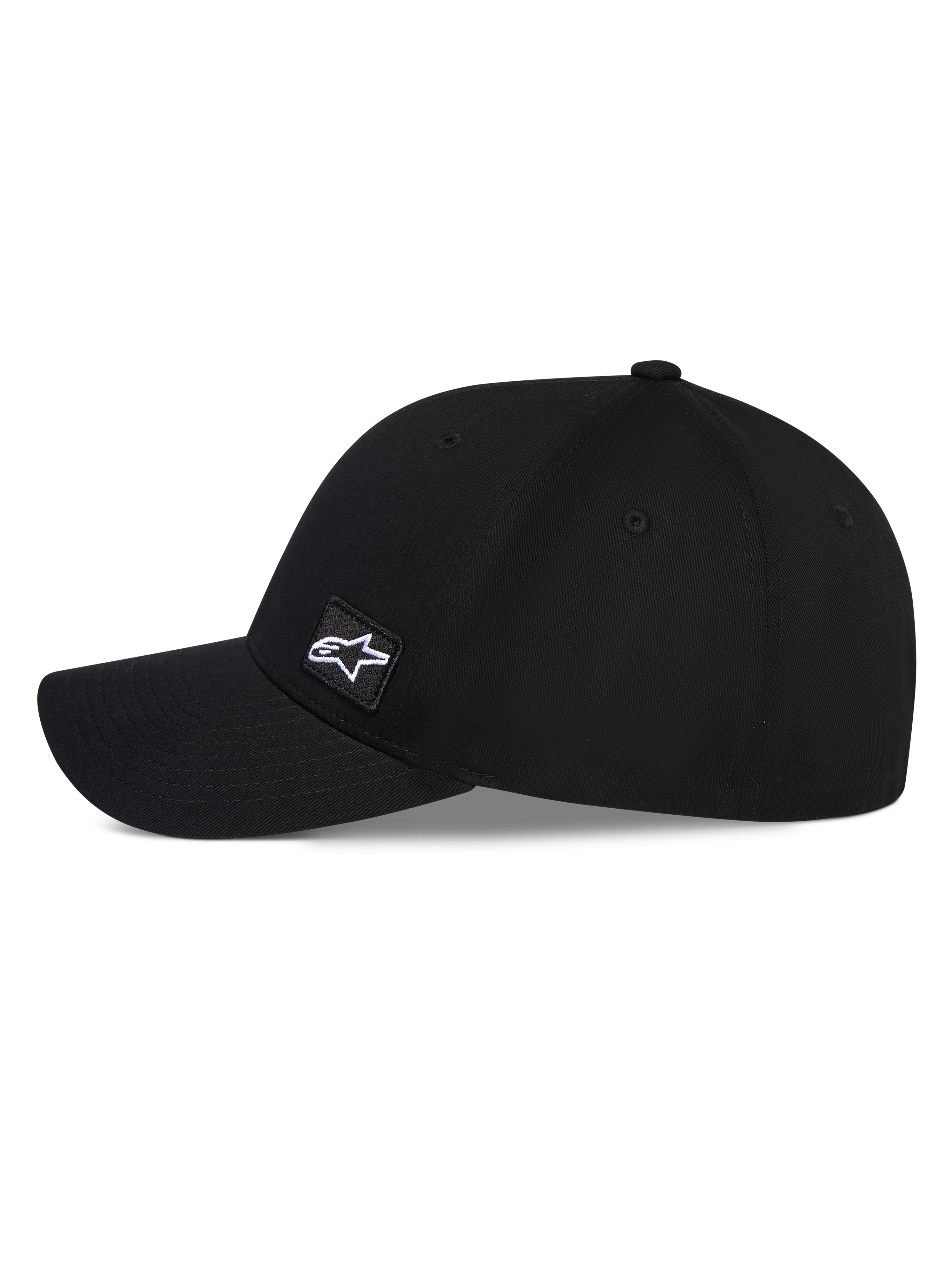Alpinestars Pivot pet, zwarte baseballcap, zijaanzicht met gebogen klep en gestructureerde kroon, kleine geborduurde vierkante Astars-logopatch aan de zijkant, casual op de motorsport geïnspireerde hoofdbedekking