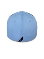 Alpinestars Pivot pet, blauw, achteraanzicht van flexibele baseballcap, lichtblauw katoen-keperstof met klein zwart Astars-logo label op de rand, casual motorsport-geïnspireerde streetwear