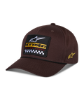 Alpinestars Matrix Snapback pet, bruin, met een geborduurde patch op de voorzijde met wit logo, geel merklogo en geblokt patroon, Astars-logo aan de zijkant, gebogen klep, casual sportkleding