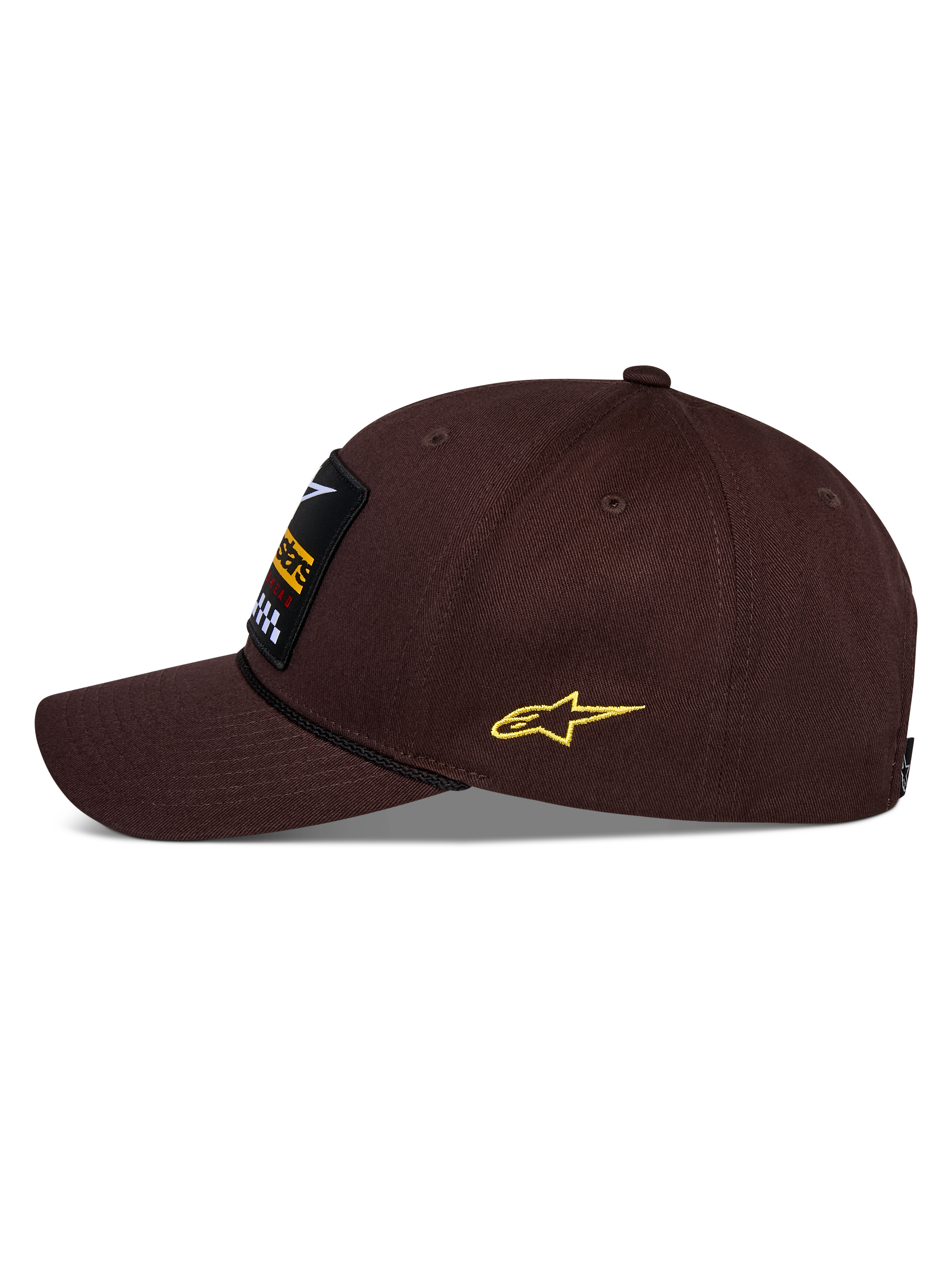 Alpinestars Matrix Snapback pet, bruin, zijaanzicht, gebogen klep met zwart koorddetail, geborduurde patch aan de voorzijde, geel Astars-logo aan de zijkant, gestructureerde katoenen twill-constructie, casual motorsport pet
