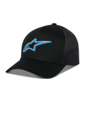 Alpinestars Ageless Shadow Trucker Pet, zwart met blauw en zilver 3D-geborduurd sterlogo, voorzien van een gebogen klep en ademende mesh achterpanelen, casual motorsport-geïnspireerde hoofdbedekking