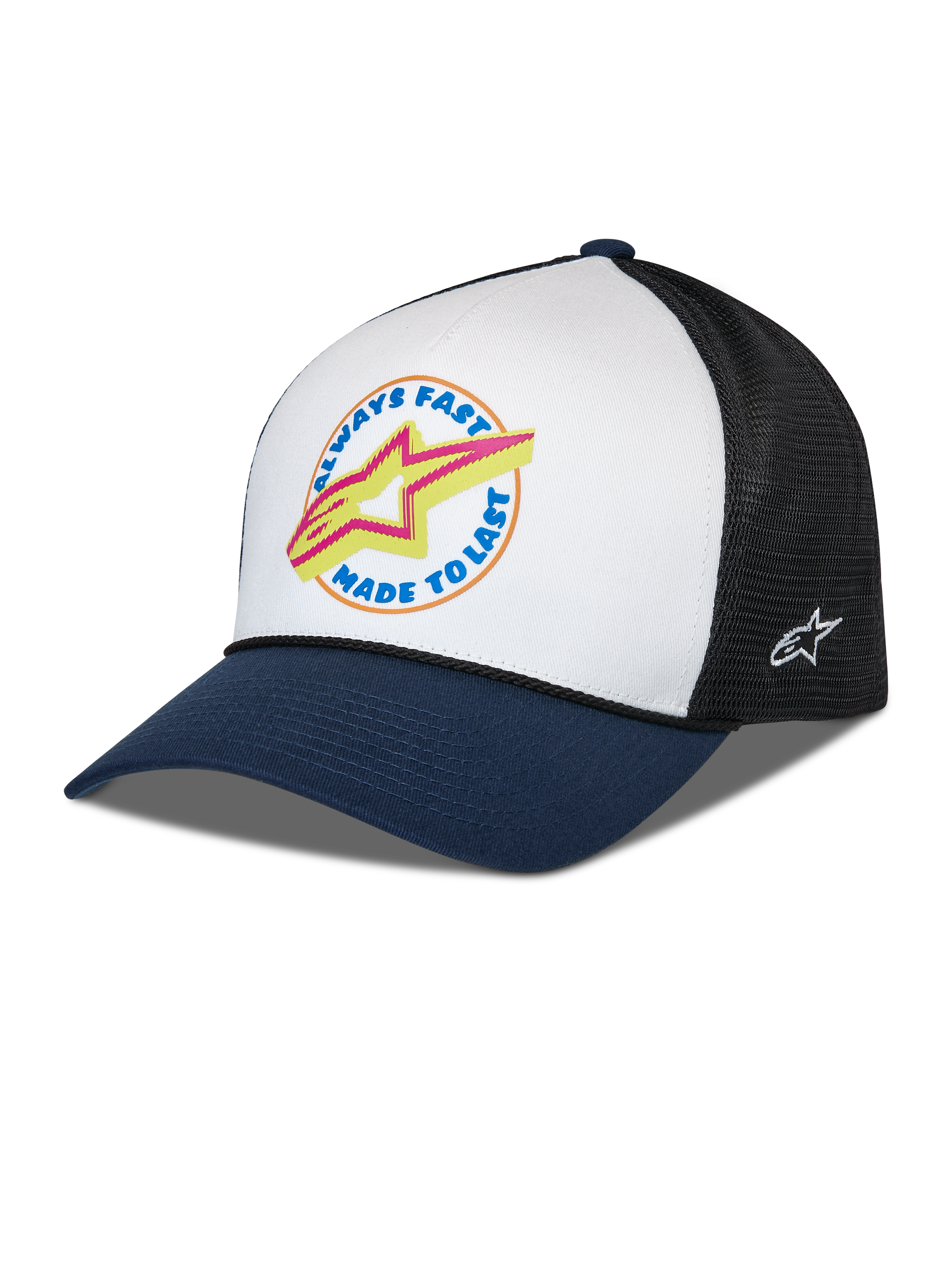 Alpinestars Aorbit Trucker pet, wit, navy en zwart, gebogen navy klep met wit voorpaneel en zwarte mesh achterzijde, grafische print op de voorzijde met Always Fast Made to Last tekst en geel Astars-logo, geborduurd logo aan de zijkant, casual motorsport-geïnspireerde hoofdbedekking