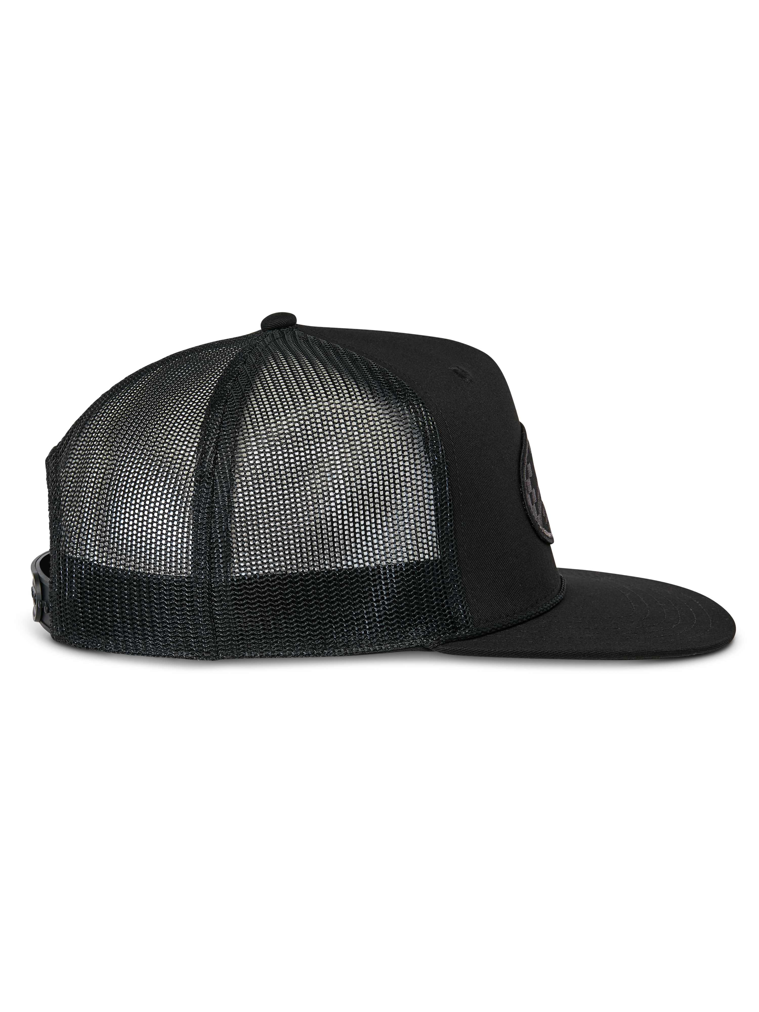 Alpinestars Contender Trucker pet, zwarte truckerpet, zijaanzicht, voorzien van een platte klep en ademende mesh achterpanelen, snapback-sluiting, casual motorsportstijl