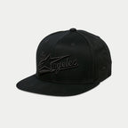 Alpinestars Los Angeles pet, zwarte snapback met platte klep, 3D tonaal borduursel met Los Angeles tekst en Ageless logo, gestructureerde kroon, casual sportkleding