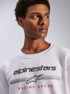 Alpinestars Bettern Crew, sweat à col rond en polaire blanche, logo Alpinestars noir avec lignes horizontales grises et texte 'Racing Ahead' rouge, vêtement streetwear décontracté inspiré du sport automobile