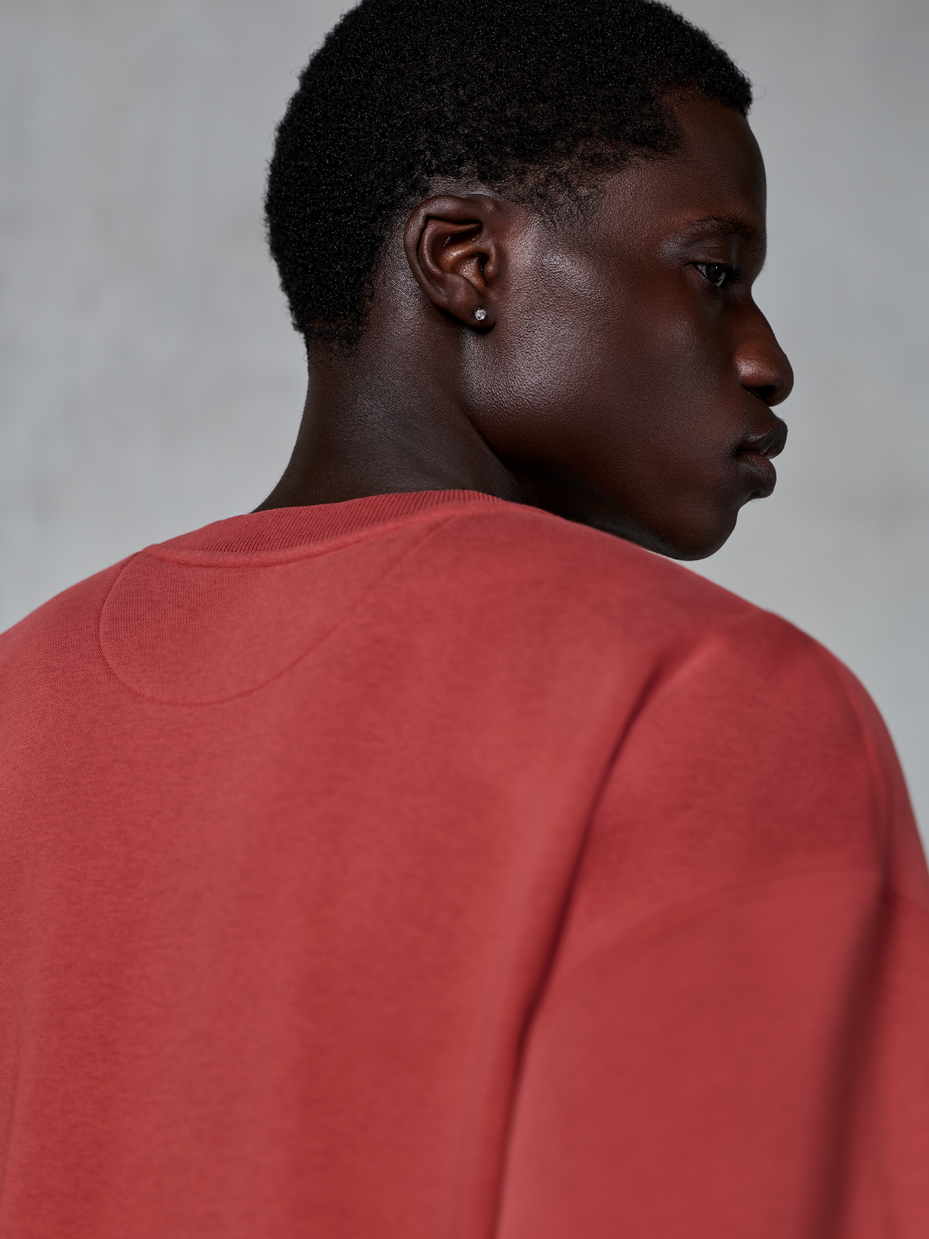 Alpinestars Essentials Ageless Crew, Crewneck Sweatshirt, Brick Red, close-up of upper back and neck area showing ribbed collar and premium fleece texture, casual off-bike sportswear
