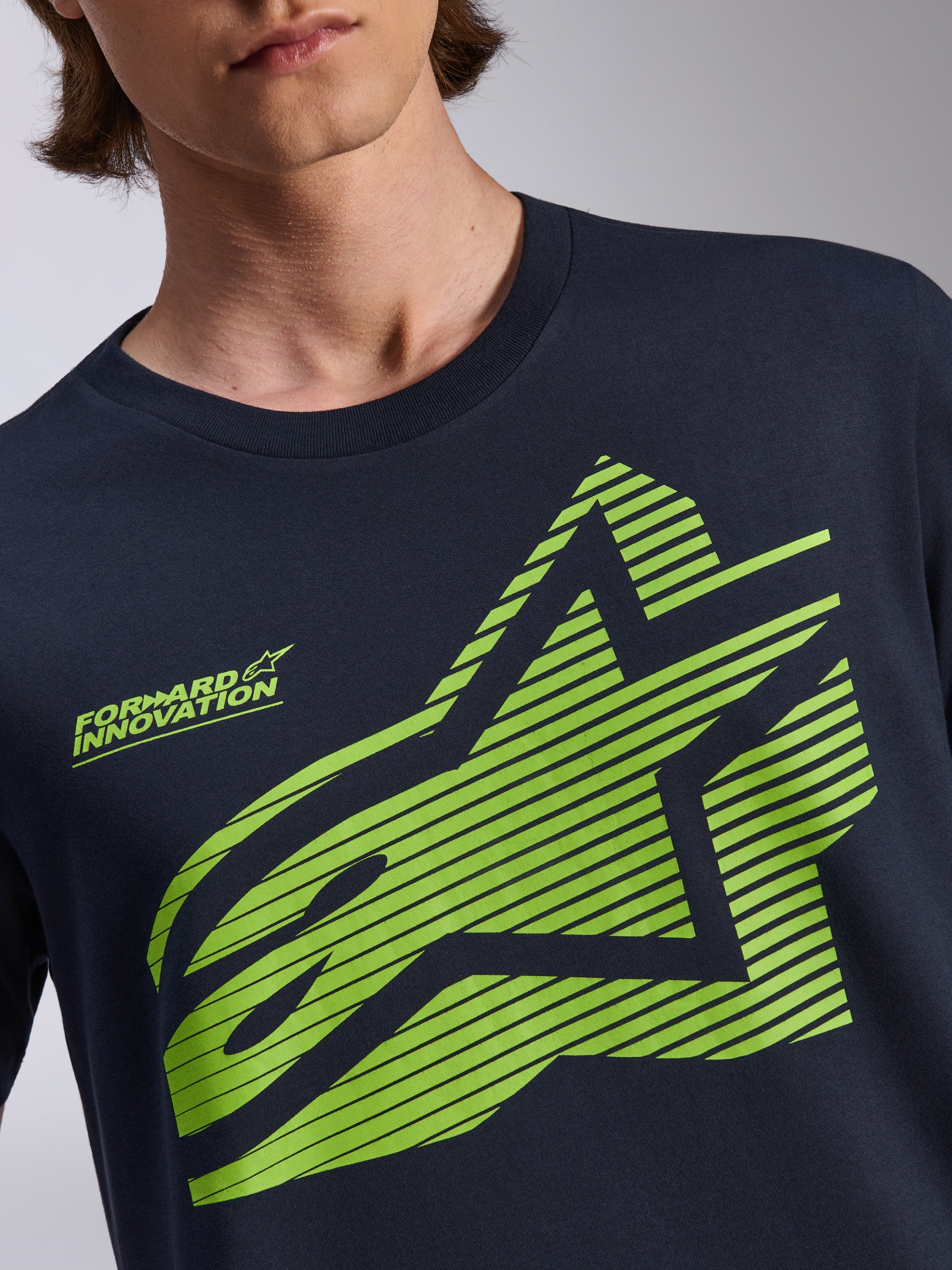 Alpinestars Fasting CSF Tee, t-shirt à manches courtes, bleu marine, logo Astars géométrique vert lime avec lignes horizontales et texte « Forward Innovation », sportswear décontracté