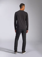 Alpinestars Trackside CSF Tee, T-shirt met lange mouwen, zwart, achteraanzicht van model dat het shirt draagt met een donkere broek, casual motorsport-geïnspireerde streetwear