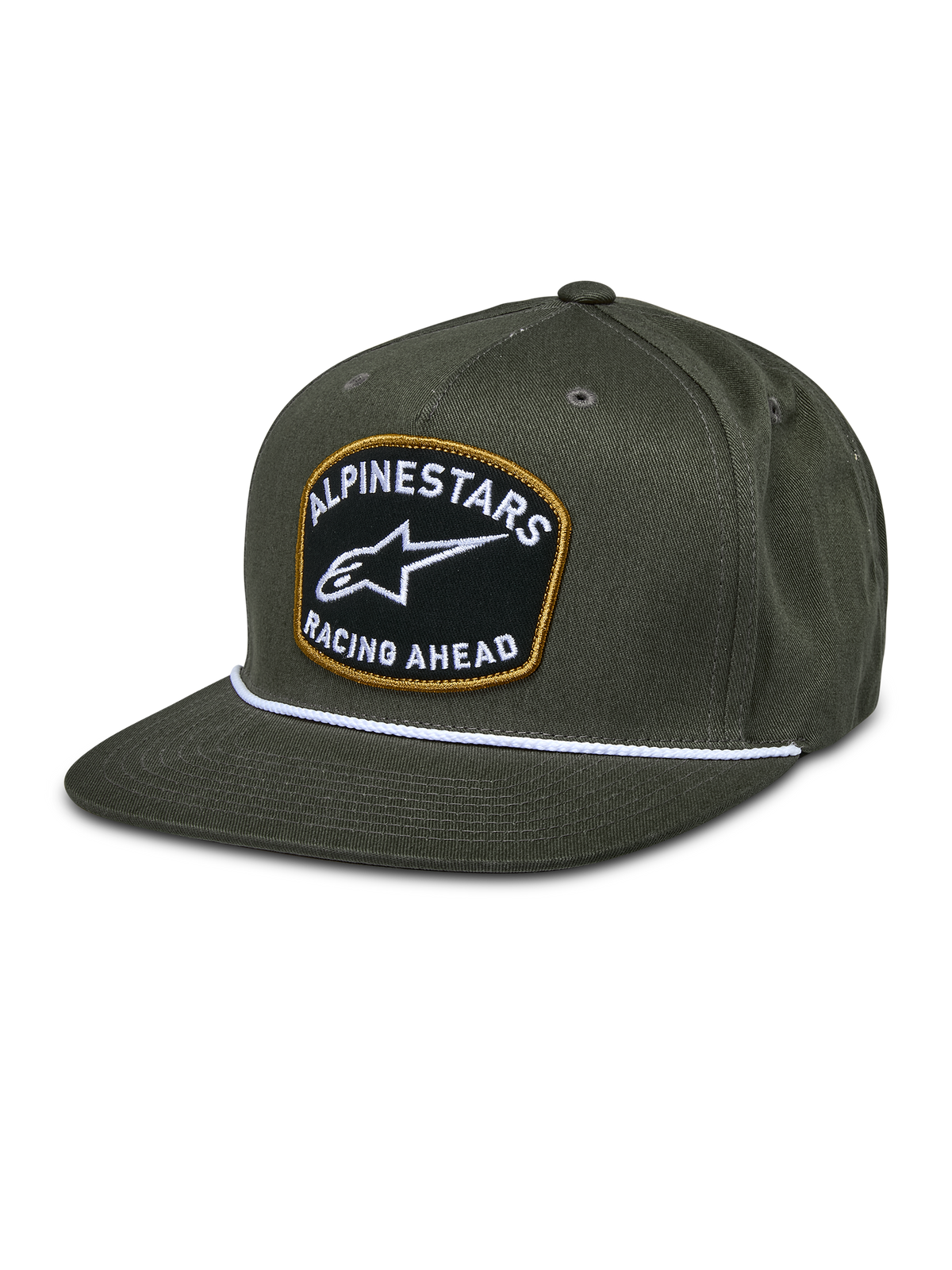 Casquette Snapback Alpinestars Promptus, vert militaire, visière plate avec détail de corde tressée blanche, patch brodé noir avec contour doré, logo ALPINESTARS RACING AHEAD blanc, accessoire de style motorsport décontracté