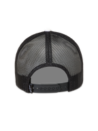 Alpinestars Ageless Snapback hoed, zwarte trucker pet met mesh achterkant, verstelbare snapback-sluiting en witte knop.