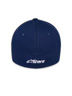 Alpinestars Ageless Multi pet, donkerblauwe baseballpet, achteraanzicht met wit geborduurd Astars-logo, gestructureerde kroon met gestikte panelen, casual motorsport-geïnspireerde hoofdbedekking
