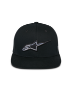 Alpinestars Thickness Snapback Mütze, Schwarz, Vorderansicht mit strukturierter Krone und flachem Schirm, 3D-gesticktes Astars-Logo mit weißen und hellblauen Details, lässige, vom Motorsport inspirierte Streetwear