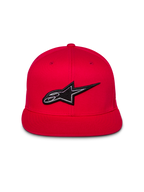 Casquette Snapback Thickness Alpinestars, rouge, vue de face avec logo Astars noir et blanc brodé en 3D, visière plate, couronne structurée, style streetwear décontracté