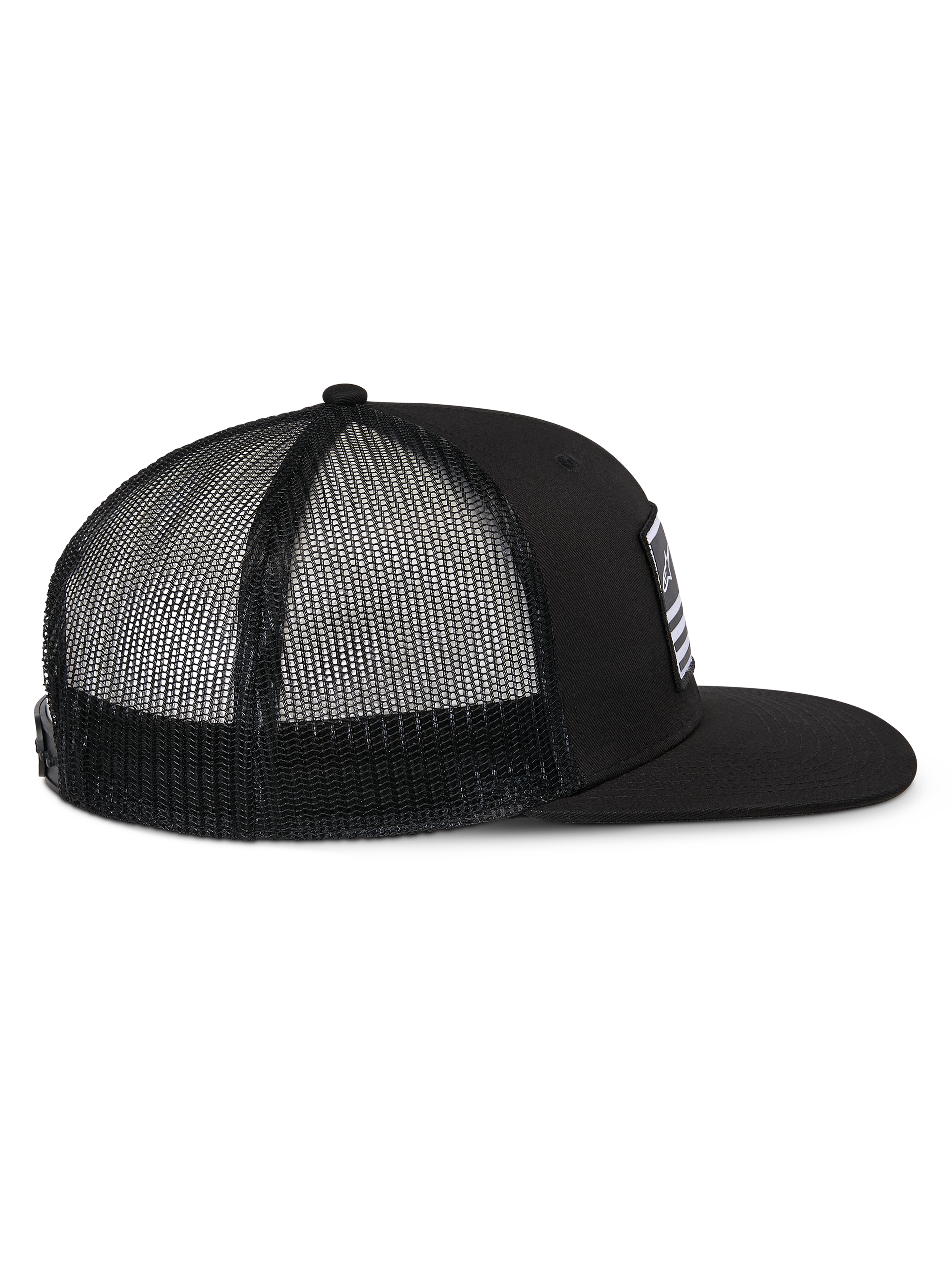 Alpinestars Flag Flat Trucker pet, zwart, zijaanzicht met een platte klep, gestructureerde kroon en zwarte polyester mesh achterkant, casual hoofddeksel geïnspireerd op de motorsport