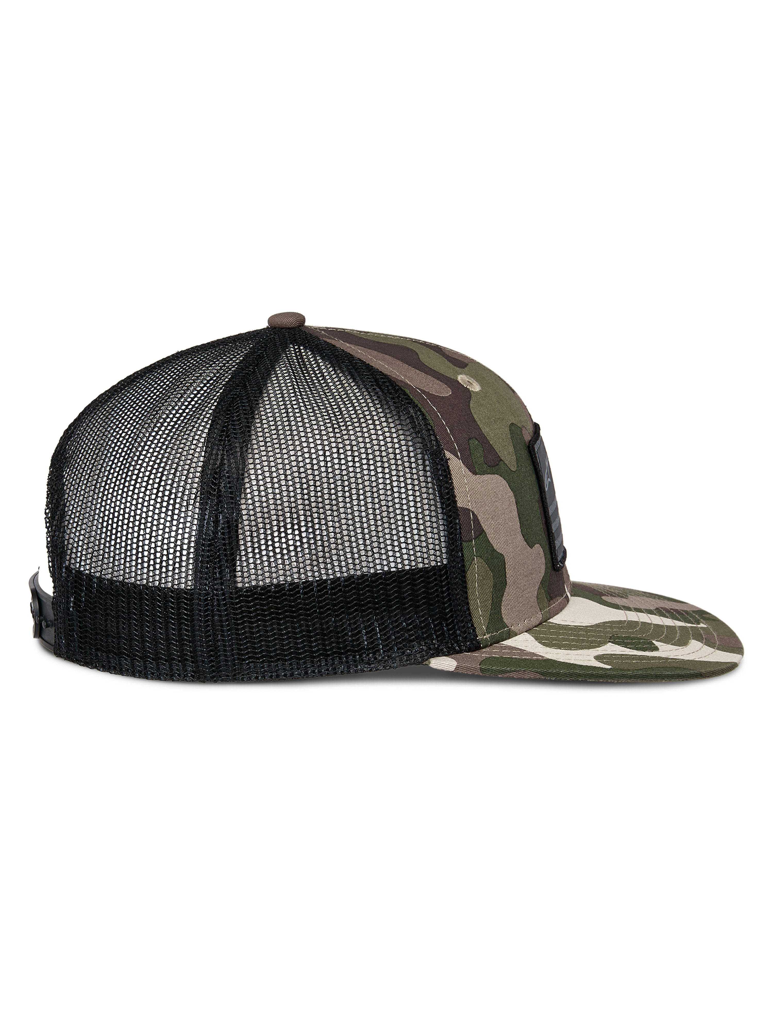 Alpinestars Flag Flat Trucker pet, groene camouflage en zwart, zijprofiel met platte camouflageklep, gestructureerde voorkant en ademende zwarte mesh achterzijde, snapback-sluiting, casual motorsport-hoofddeksel
