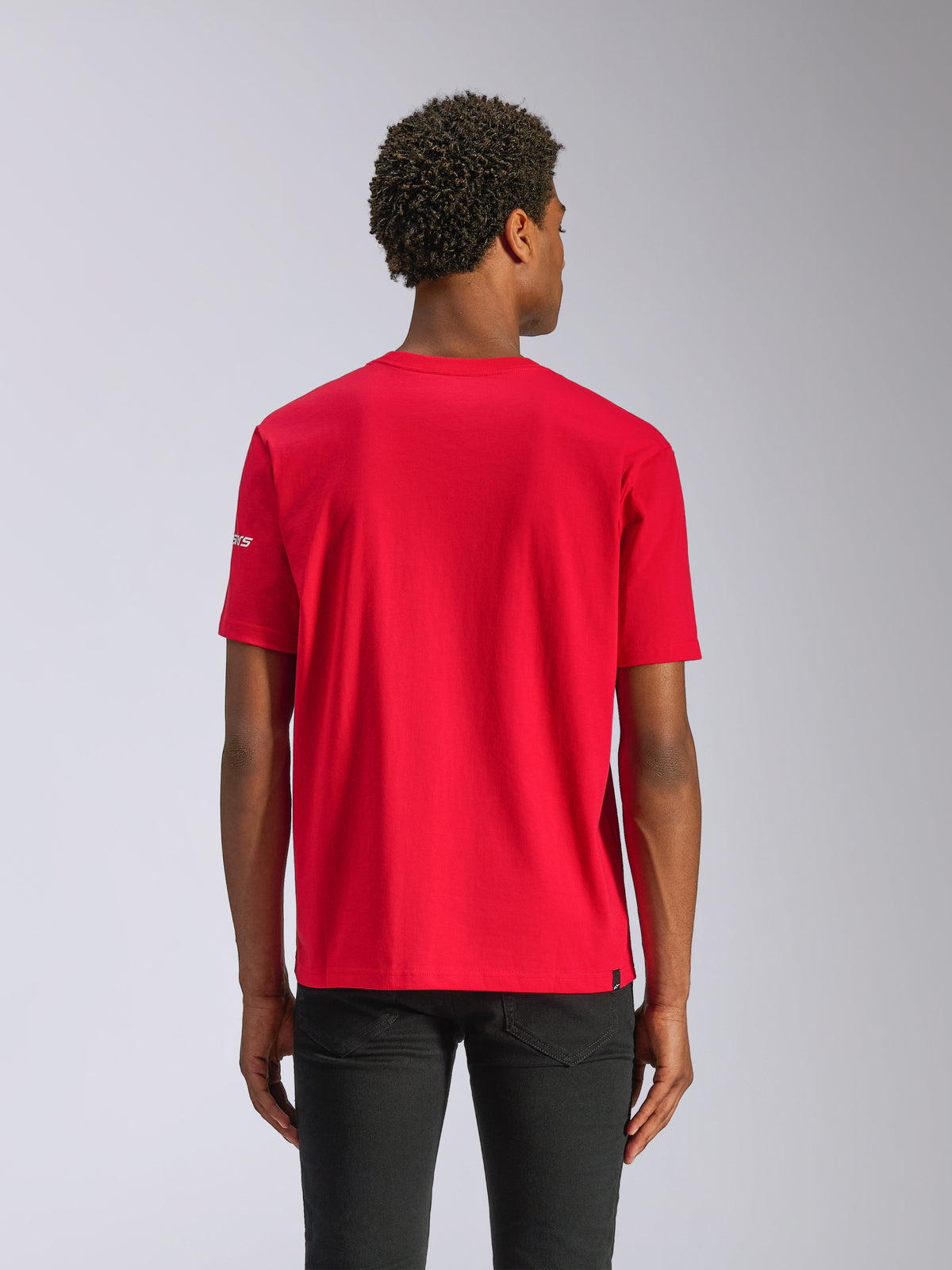 Alpinestars Frontal CSF Tee, T-shirt met korte mouwen, rood, achteraanzicht op model, duurzame vochtafvoerende stof, casual performance sportkleding