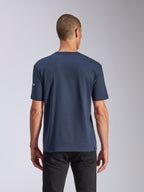 Alpinestars Frontal CSF Tee, T-shirt met korte mouwen, navy, achteraanzicht op model met zwarte broek, casual performance sportkleding