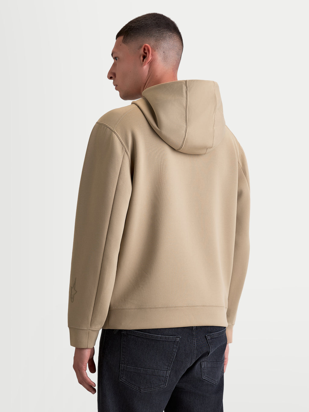 Alpinestars Sweat à capuche Datrix, sweat à capuche sportswear pour homme, marron, polaire double face avec capuche doublée en mesh et marquage ton sur ton, vue de dos sur modèle