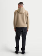 Alpinestars Sweat à capuche Datrix, sweat à capuche sportswear pour homme, marron, vue de dos, construction en polaire double face tri-mélange et capuche doublée en mesh pour un style décontracté inspiré du sport automobile.
