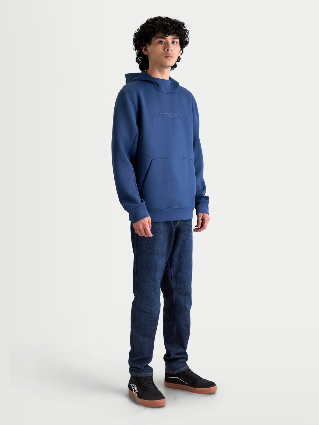 Alpinestars Sweat À Capuche Datrix, sweat à capuche sportswear pour homme, bleu acier, logo HD ton sur ton sur la poitrine, polaire double face tri-mélange et capuche doublée en mesh, style décontracté inspiré du sport automobile