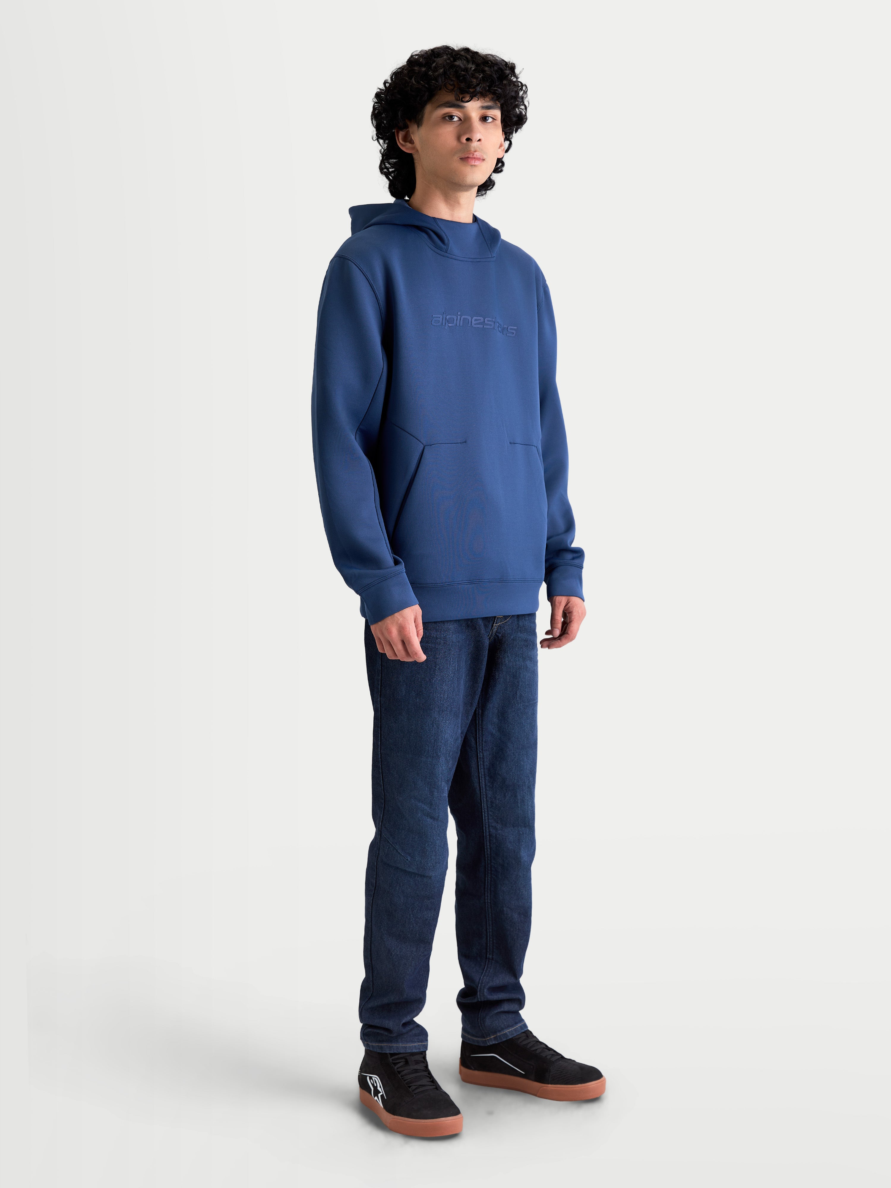 Alpinestars Sweat À Capuche Datrix, sweat à capuche sportswear pour homme, bleu acier, logo HD ton sur ton sur la poitrine, polaire double face tri-mélange et capuche doublée en mesh, style décontracté inspiré du sport automobile