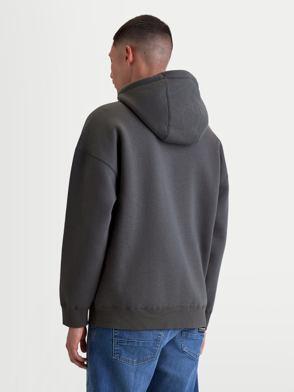 Alpinestars Prelude Oversized Hoodie, casual sportswear pullover voor heren en dames, grijs, ontspannen oversized pasvorm, gevoerde capuchon en geribde boorden, achteraanzicht.