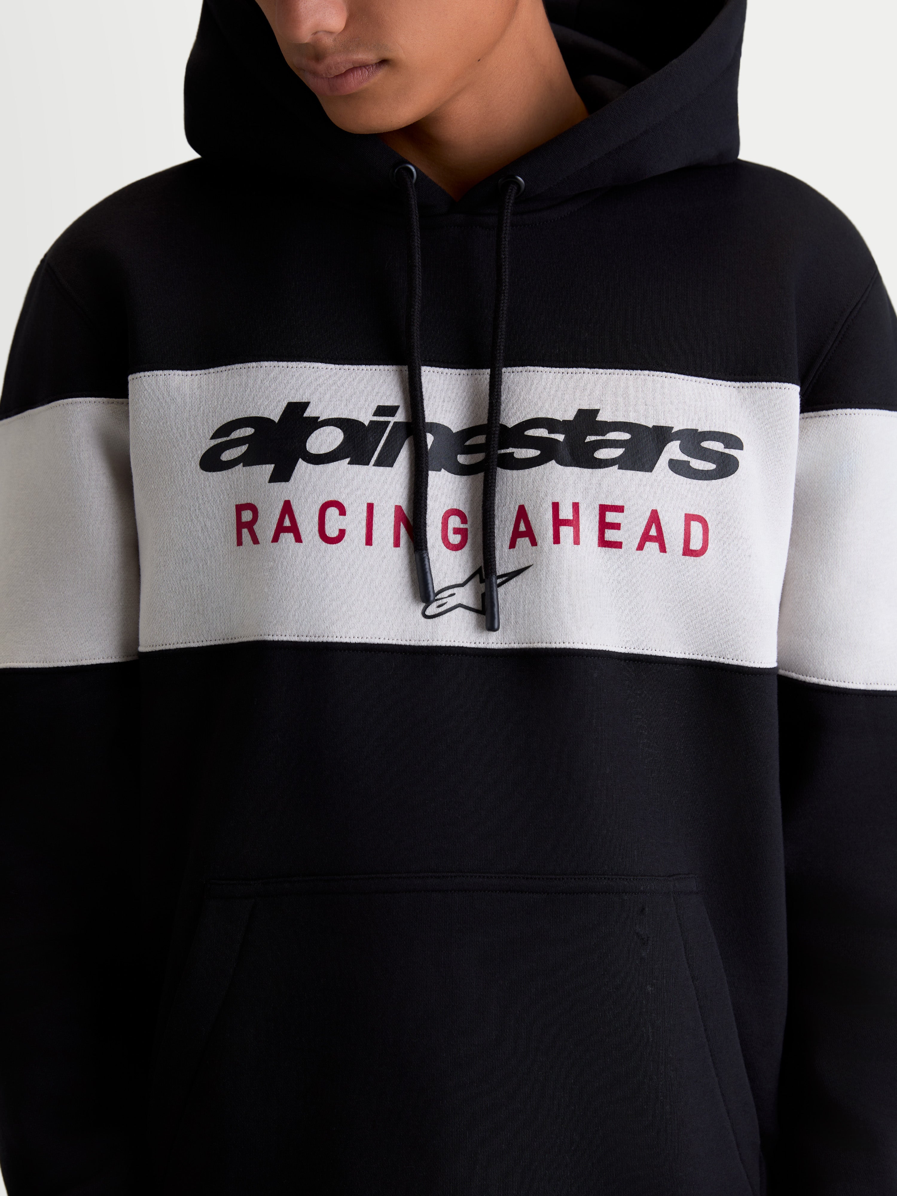 Alpinestars Sweat à capuche Cubic, sweat à capuche sportswear pour homme et femme, noir et gris ciment, design color-block avec logo Alpinestars et graphique Racing Ahead sur la poitrine, mélange de coton et polyester recyclé