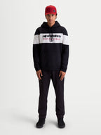 Alpinestars sweat à capuche Cubic, sweat à capuche sportswear pour homme, noir et blanc, porté par un modèle, présentant un design à blocs de couleur avec le logo Racing Ahead sur la poitrine, en polaire douce pour un style décontracté.