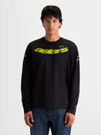 Alpinestars Velocifier CSF T-shirt met lange mouwen voor heren, zwart met een gele gebogen Astars-graphic op de borst en logo's op de schouders, zachte katoenmix, motorsport-geïnspireerde casual kleding.